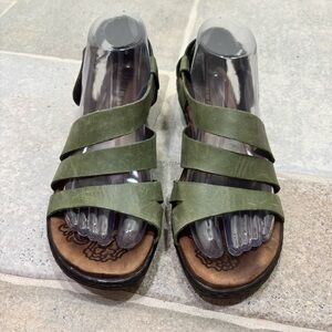 BORN Kates Leather Open Toe Adjustable Strap Low Wedge Sandals Women’s 9 Green